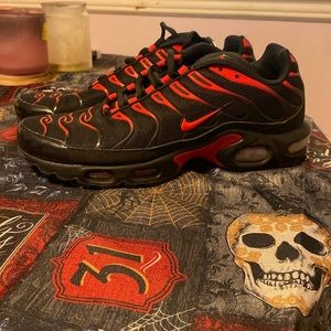 AIR MAX PLUS TN Bred Black & Red